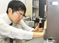 マグネットロック式